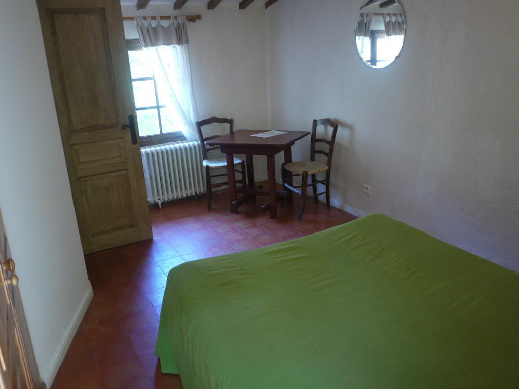 Auberge Des Seguins Buoux Bilik gambar