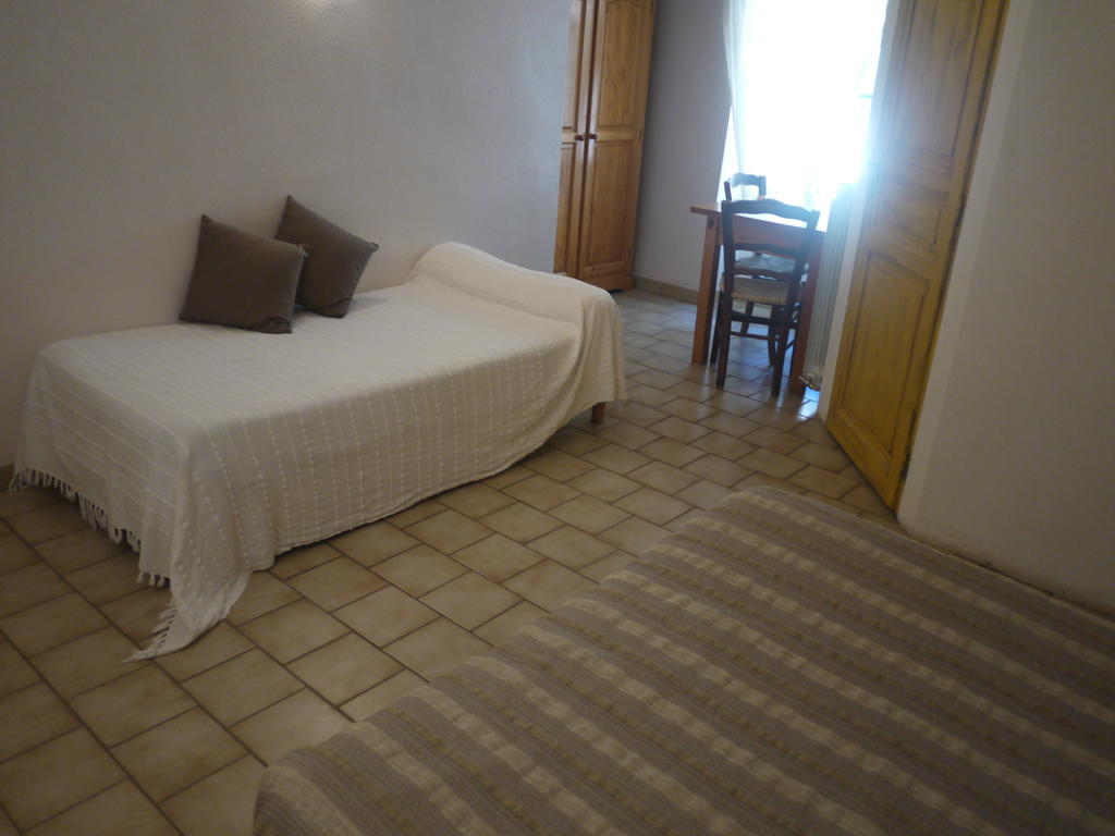 Auberge Des Seguins Buoux Bilik gambar
