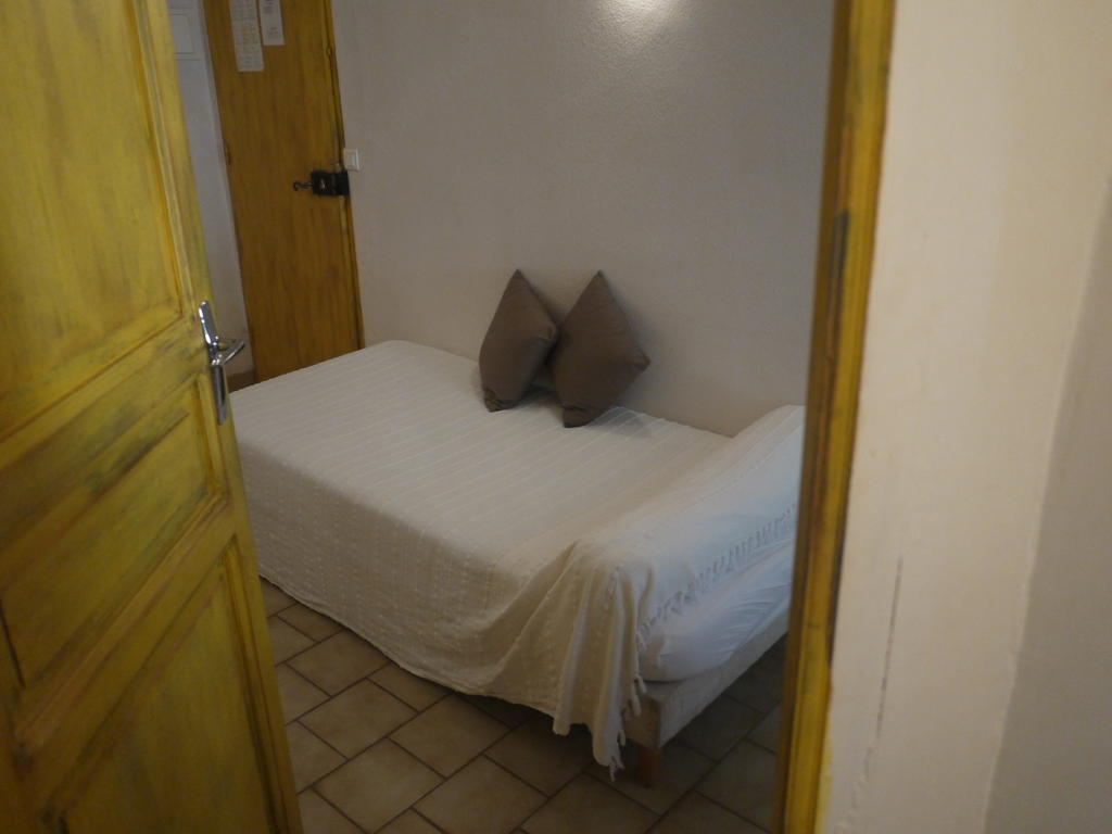 Auberge Des Seguins Buoux Bilik gambar