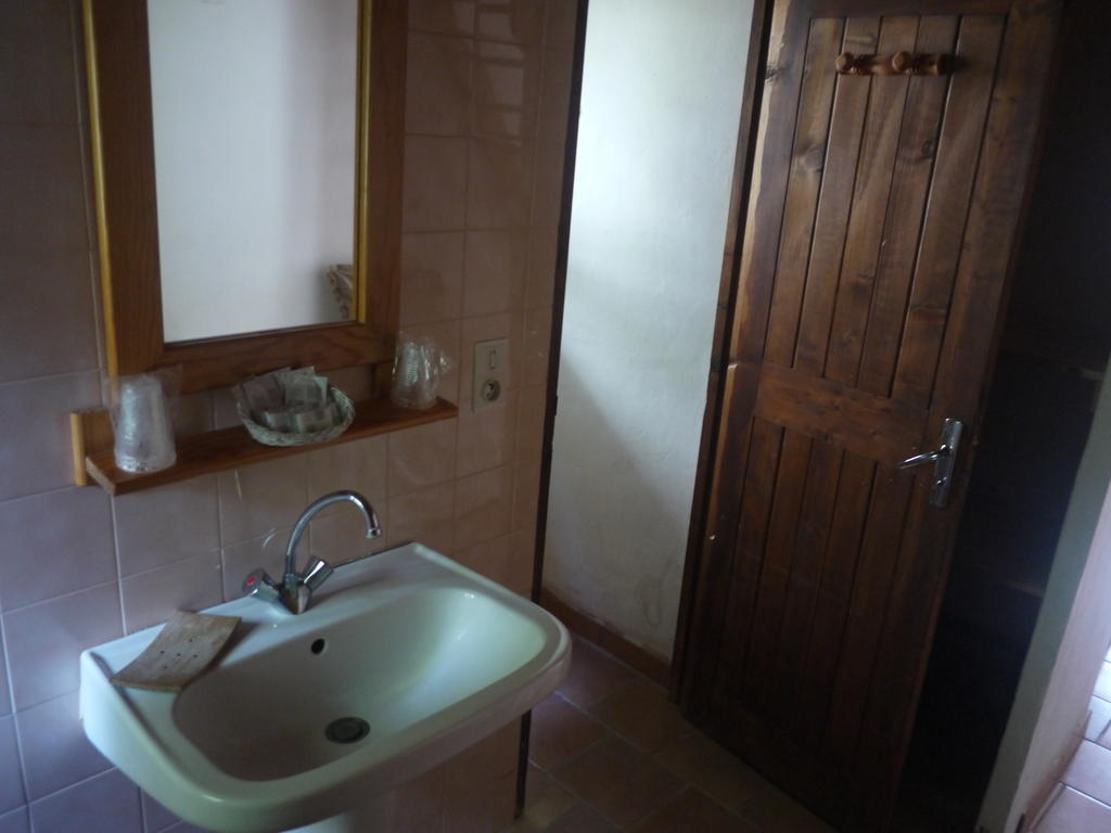 Auberge Des Seguins Buoux Bilik gambar
