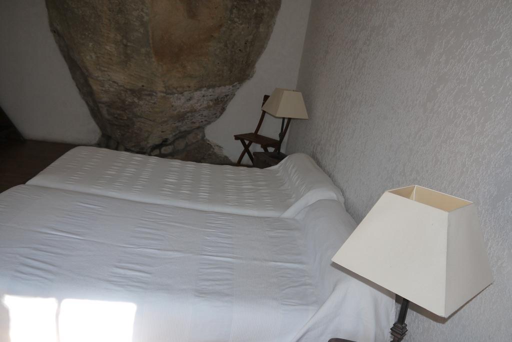 Auberge Des Seguins Buoux Bilik gambar