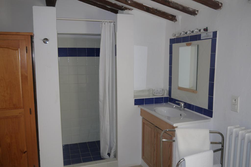 Auberge Des Seguins Buoux Bilik gambar