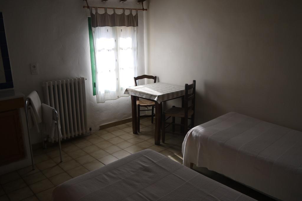 Auberge Des Seguins Buoux Bilik gambar