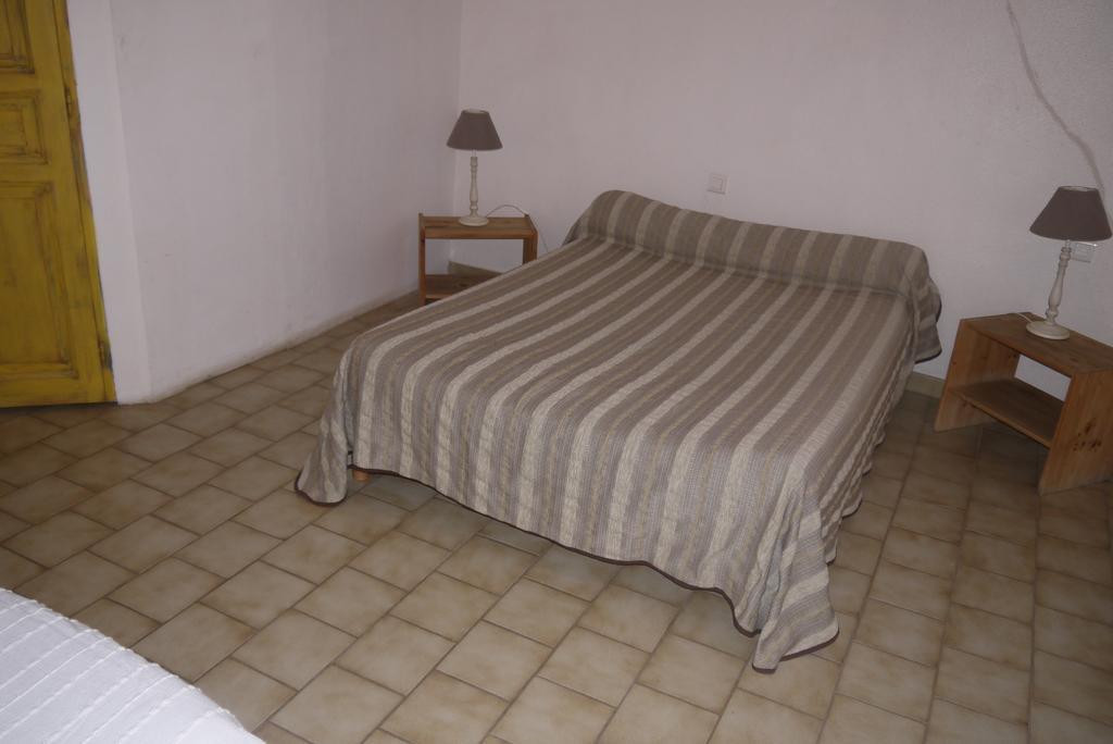 Auberge Des Seguins Buoux Bilik gambar